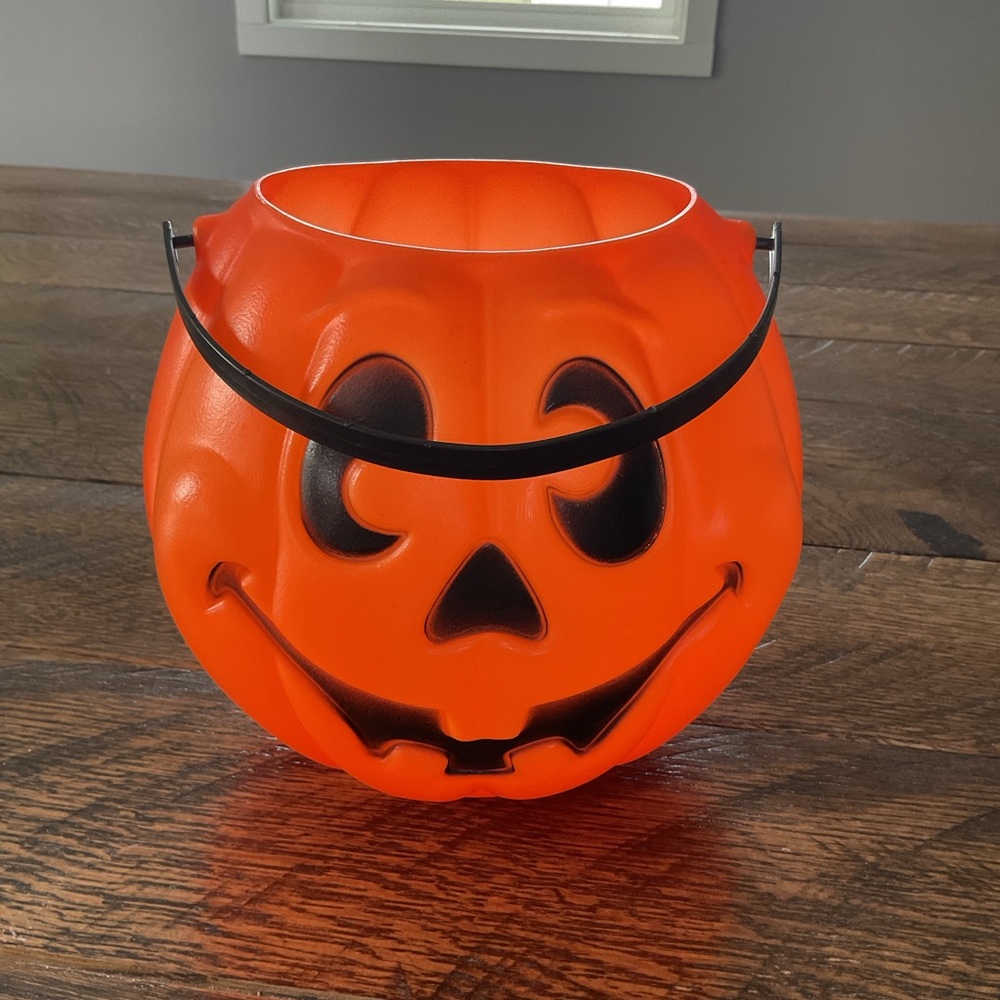 1997 Grand Venture Pumpkin Jack-O-Lantern Blow Mold Halloween Candy Bucket Vtg